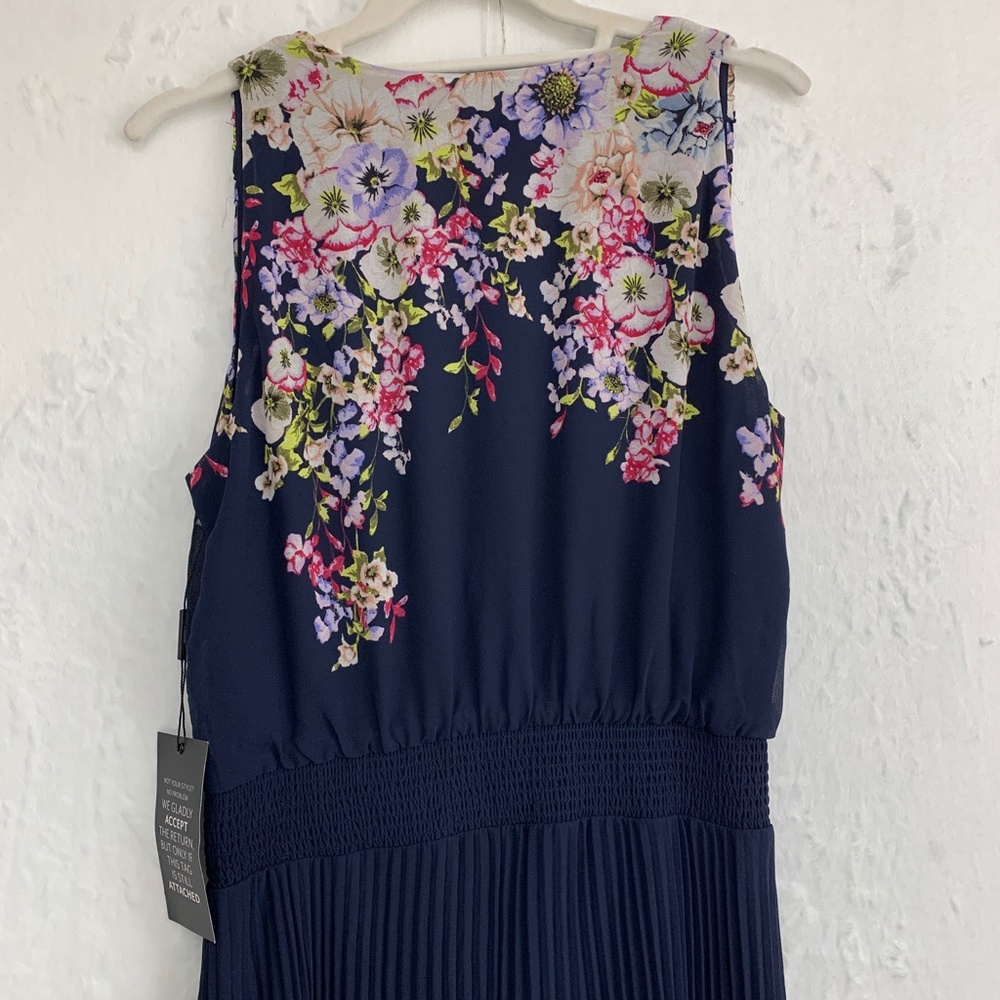 White House Black Market Navy Floral Smocked Pleated Midi Dress Sz 6 - Picture 9 of 16